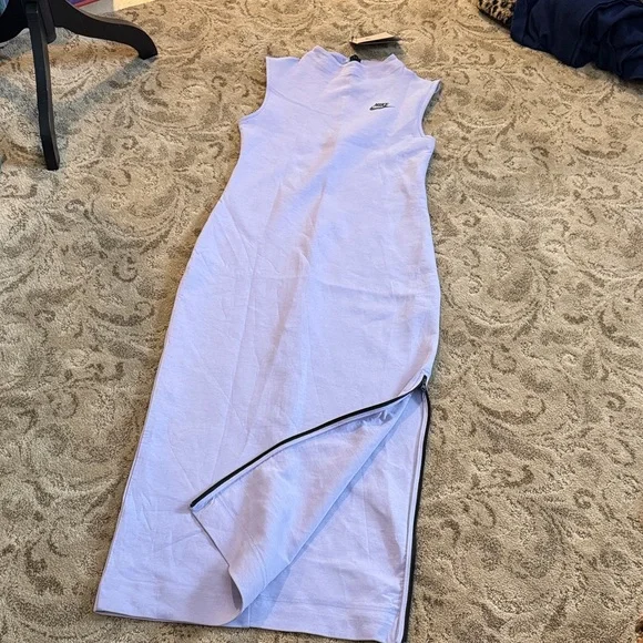 Elegant Lavender Sleeveless Dress - Picture 2 of 7